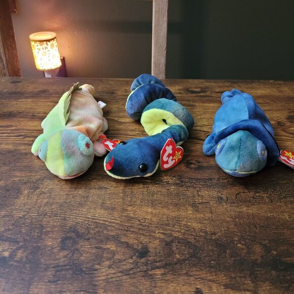 Ty Beanie Babies Hissy The Snake Rainbow Iggy Tie Dye Vintage NWT Price Is Firm - Picture 1 of 12